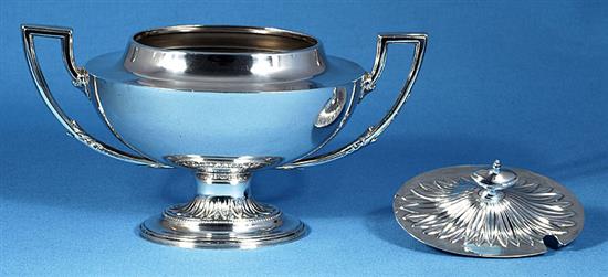 An Edwardian silver two handled sauce tureen on pedestal foot, by William Aitken, width 230mm, weight 12.3oz/385grms.